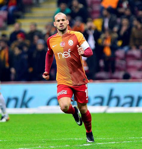 Wesley Sneijder Arrives In Nice After Galatasaray Daily Sabah