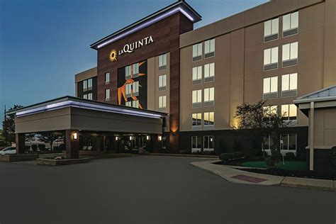 La Quinta Inn And Suites By Wyndham Cleveland Airport West North