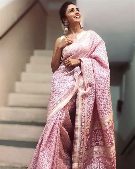 Marathi Actress Amruta Khanvilkar In Beautiful Saree Marathiactress