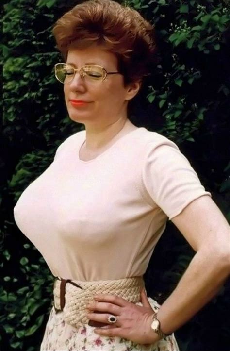 Mujeres con enormes senos tetas melones Fotos eróticas y porno