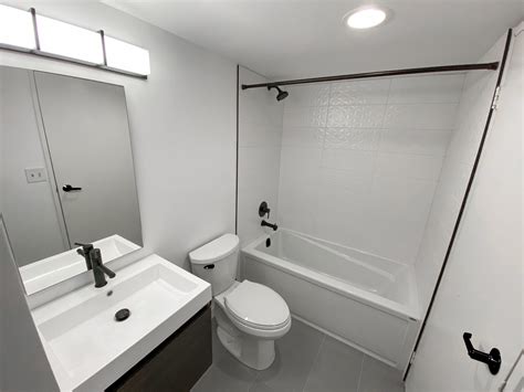 Richmond St. W. - Main Condo Bathroom - Ashton Renovations