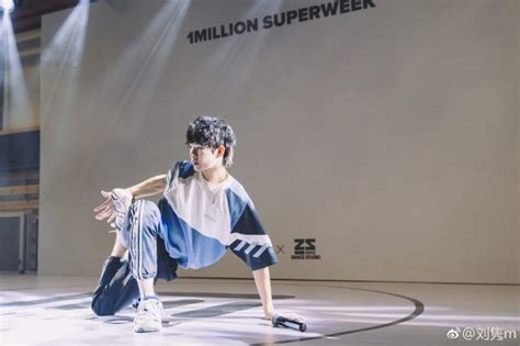 四月二十八号是我的生日 (下课以后) (xià kè yǐhòu). "大马00后舞神"刘隽参赛《青春有你3》!曾为当红歌手编舞、任GOT7舞蹈监制、《少年之名》特训教练! | Woah.MY