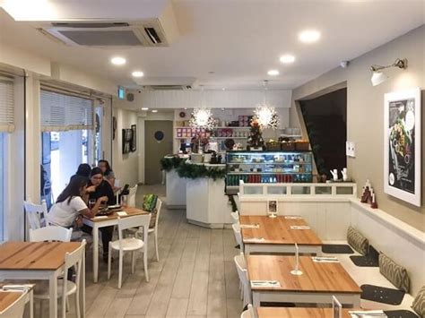 Desain Interior Cafe Ruko Minimalis, Lahan Terbatas Terlihat Luas