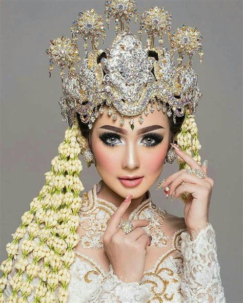 7 Insanely Gorgeous Indonesian Bridal Headdresses Bridal Accessories