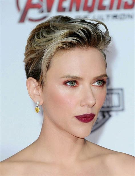 The great thing about hairstyles like these is that they work with all types of hair, from thin locks. Pin by G r a c e on scarlett johansson | Scarlett ...