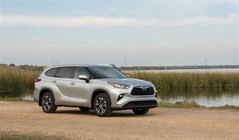 Is the Toyota Highlander Luxurious Enough To Compete With the Acura MDX?
