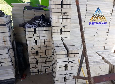 Ada banyak macam batu alam yang dapat kita gunakan sebagai komposisi pembangunan rumah ataupun hanya. Batu alam tempel dinding Candi dan Putih