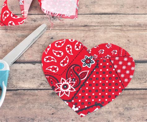 Valentine Craft Idea Fabric Heart Garland Cutesy Crafts