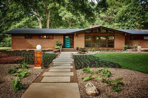 Midcentury's modern american ranch remasters the original california ranch house that dominated the growth of suburban neighborhoods across america. FEATURED LOCATION: Mid-Century Modern Ranch in North ...