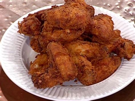 Fried chicken wings are delicious, but they make a big mess. Fried Chicken Wings with Emeril's Essence Recipe | Cooking ...