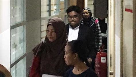 Daan mogot diangkat menjadi direktur militer akademi tangerang (mat) saat ia berusia 17 tahun dengan dari nama keluarganya mungkin kita bisa menebak keturunan dari siapakah mbak nia ini. Isteri aktivis Perlis yang hilang disoal mengenai 'gambar ...