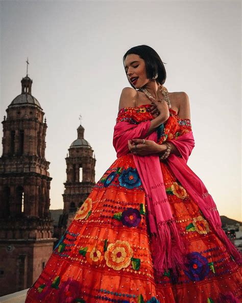 Ángela Aguilar lanza su propia muñeca idéntica a ella con el vestido