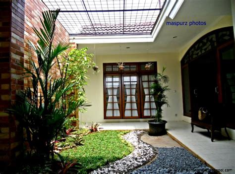 Untuk menciptakan suasana yang nyaman dan menenangkan setiap penghuni rumah. Model Taman Dalam Rumah | Gallery Taman Minimalis
