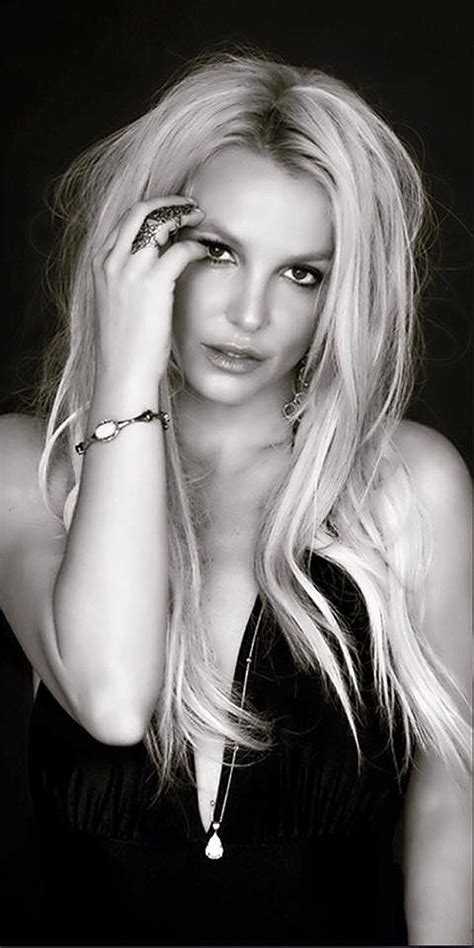 Sexy Britney Spears Posa Decotada Quem Popquem