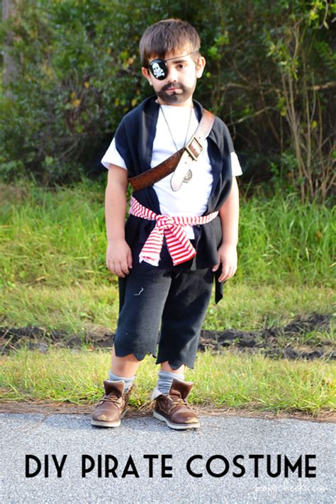 17 DIY Pirate Costume Ideas — Best Pirate Halloween Costumes for Women