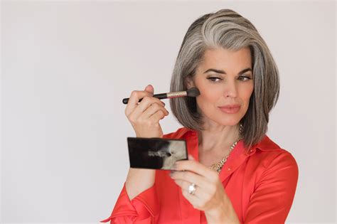 Lookbook Nikol Johnson Reinventing Beauty With Gray Hair