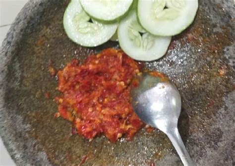 Tak lengkap menyajikan resep sambal ayam geprek tanpa kehadiran ayam geprek, kan? Resep Sambal Geprek Sederhana / Masakan Sederhana ...