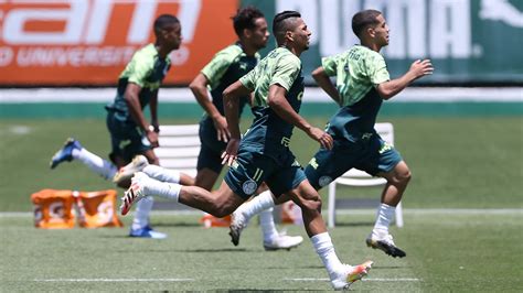 Danilo celebra retorno ao palmeiras após um mês fora por lesão. Palmeiras chega ao Equador em meio a confusão. Entenda!