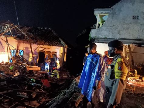 Terkadang, membuat pemilik kendaraan jadi panik, dan kerap bingung untuk mengurus surat kehilangan dari kepolisian. Sungai Kambeng Meluap, Lima Rumah Hanyut dan Dua Orang ...