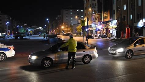 Dün gece son dakika haberi olarak ajanslara düşen gelişmeyle hafta sonu sokağa çıkma yasağı uygulanacağı duyurulmuştu. Son dakika hafta içi sokağa çıkma yasağı: Sokağa çıkma ...