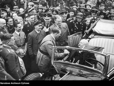 Adolf Hitler Hitler And His Generals Military Conferences 1942 1945 - Hitler Archive | Adolf Hitler congratulates General Karl Litzmann on