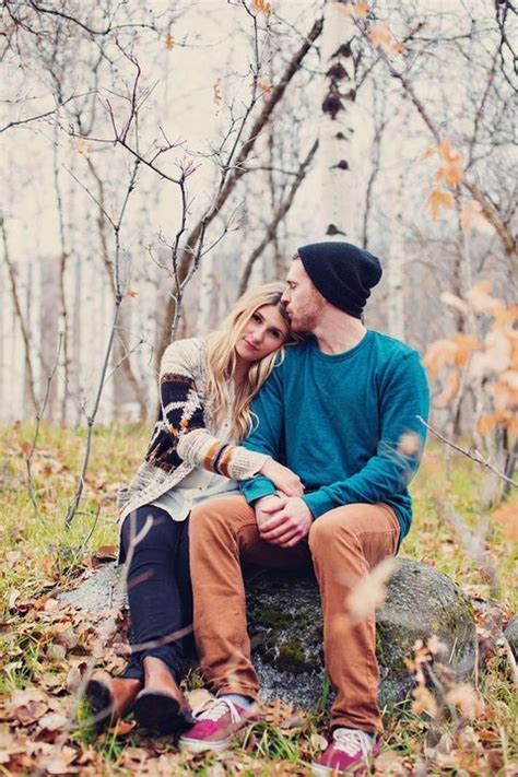 52 Romantic Fall Engagement Photo Ideas Fall Engagement Pictures