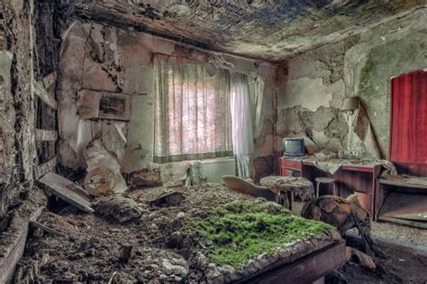 Abandoned Buildings Photographer Shows Us A Glimpse Of The End Of The