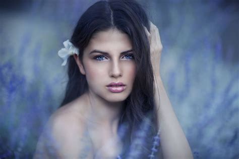 fond d écran visage femmes maquette cheveux longs yeux bleus brunette la photographie