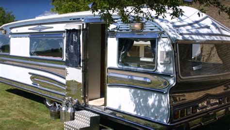 10 Classic Motorhomes And Vintage Campers Vintage Camper Classic
