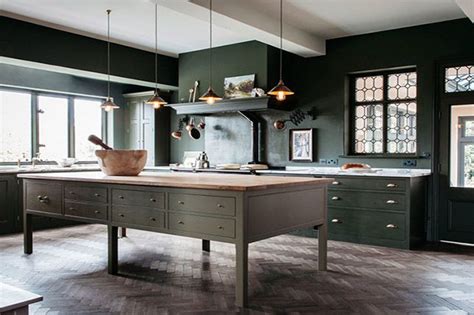 The Surprising Dark Accent Walls Trend To Try Décor Aid Green Kitchen