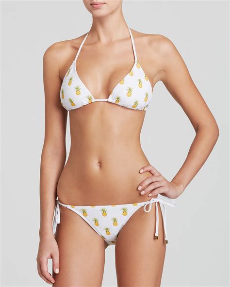 Jessica Alba Flaunts Her Toned Figure In Playful Pineapple Bikini In Hawaii Daily Mail Online