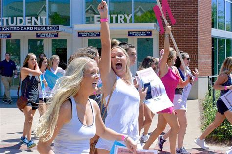 Auburn Bid Day 2019 See The Photos Of 1433 Women Rushing To Their New Sororities