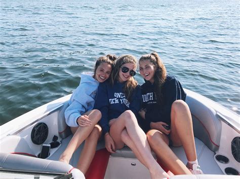 Boat Day With My Best Friends My Pic Instagram Hannah Meloche Pinterest Hannahmeloche