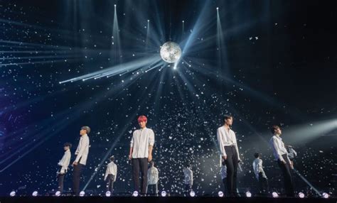 At wanna one 's concert in malaysia recently, an actual fight broke out between chinese and korean fansites that led to actual bloodshed. Wanna one concert in kuala lumpur , Malaysia. 😍so beautiful