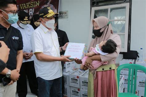 Infopublik Gubernur Riau Bagikan Pmt Ibu Hamil Dan Balita
