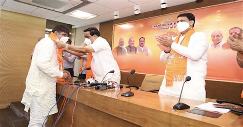 gujarat farmer leader who fought against land acquisition for bullet train project joins bjp