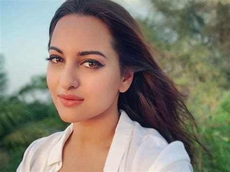 Sonakshi Sinha Responds To Cheating Allegations Accuses Event Organizer Of “maligning” Her