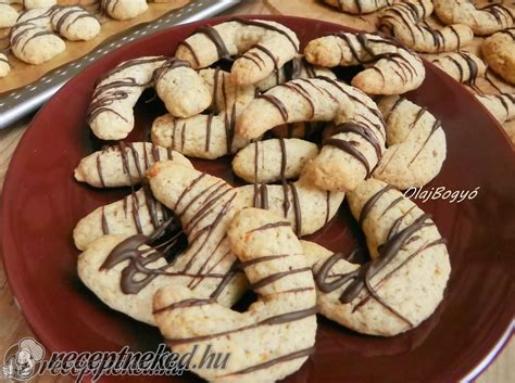 Kosicky slovak cookie recipe : Kosicky Slovak Cookie Recipe : Vanilla rolls - Czech ...