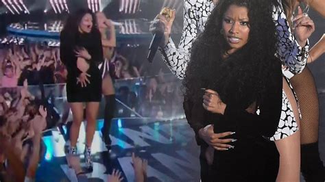 Nicki Minaj Wardrobe Malfunction At Mtv Vmas Video Youtube
