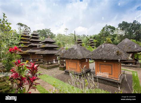 Pura Luhur Batukaru Batukau Gunung Batukaru Bali Stock Photo Alamy