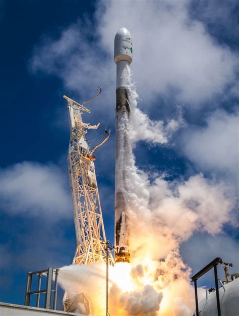 Stunning Spacex Launch Photos Of The Iridium 6 Grace Fo Launch From