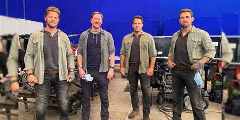 Jurassic World Dominion BTS Image Montre Chris Pratt Avec 3 Cascades