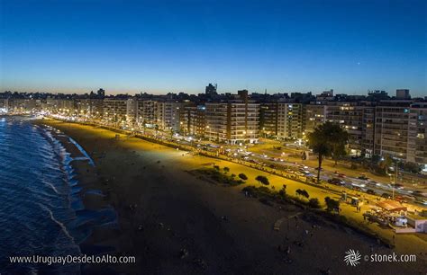 Vista Aérea Al Anochecer De La Rambla Y Playa Pocitos Montevideo