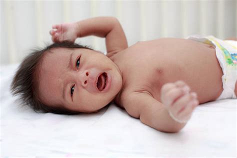 Normalnya, bayi dapat mengeluarkan gas atau kentut kurang lebih 15 hingga 20 kali setiap harinya. Bayi Menangis Malam Tanpa Sebab, Amalkan Bacaan Surah Ini ...