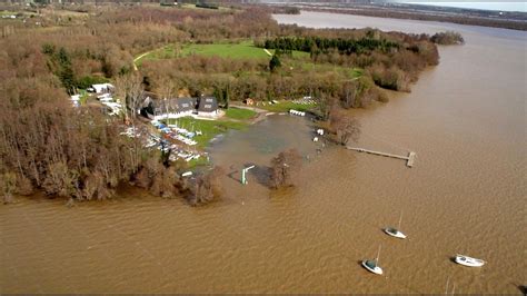 The latter were now discussing the floods. Inondations en Loire-Atlantique vues du ciel - YouTube