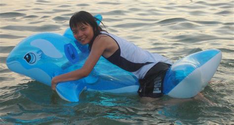 The Inflatable Blog Asian Beach Babes And Their Inflatable Pool Toys