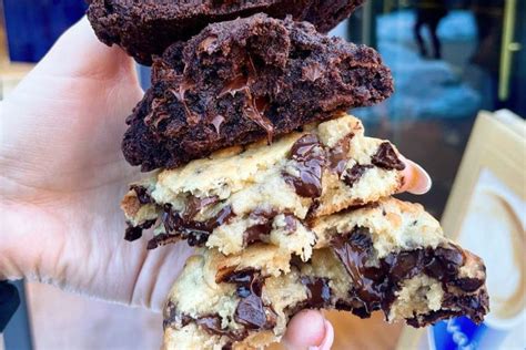 Nyc S Famous Levain Bakery Is Bringing Their Massive Cookies To L A