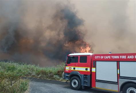 blaze rages on in simon s town as wind makes it difficult to fight the fire the citizen