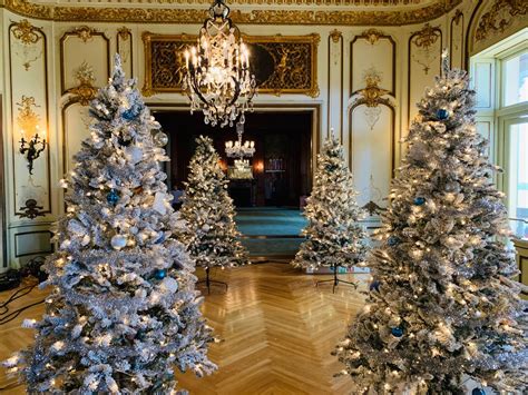 Christmas decoration rentals a new holiday tradition  Vox