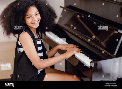 Afro Girl Child Piano Hi Res Stock Photography And Images Alamy